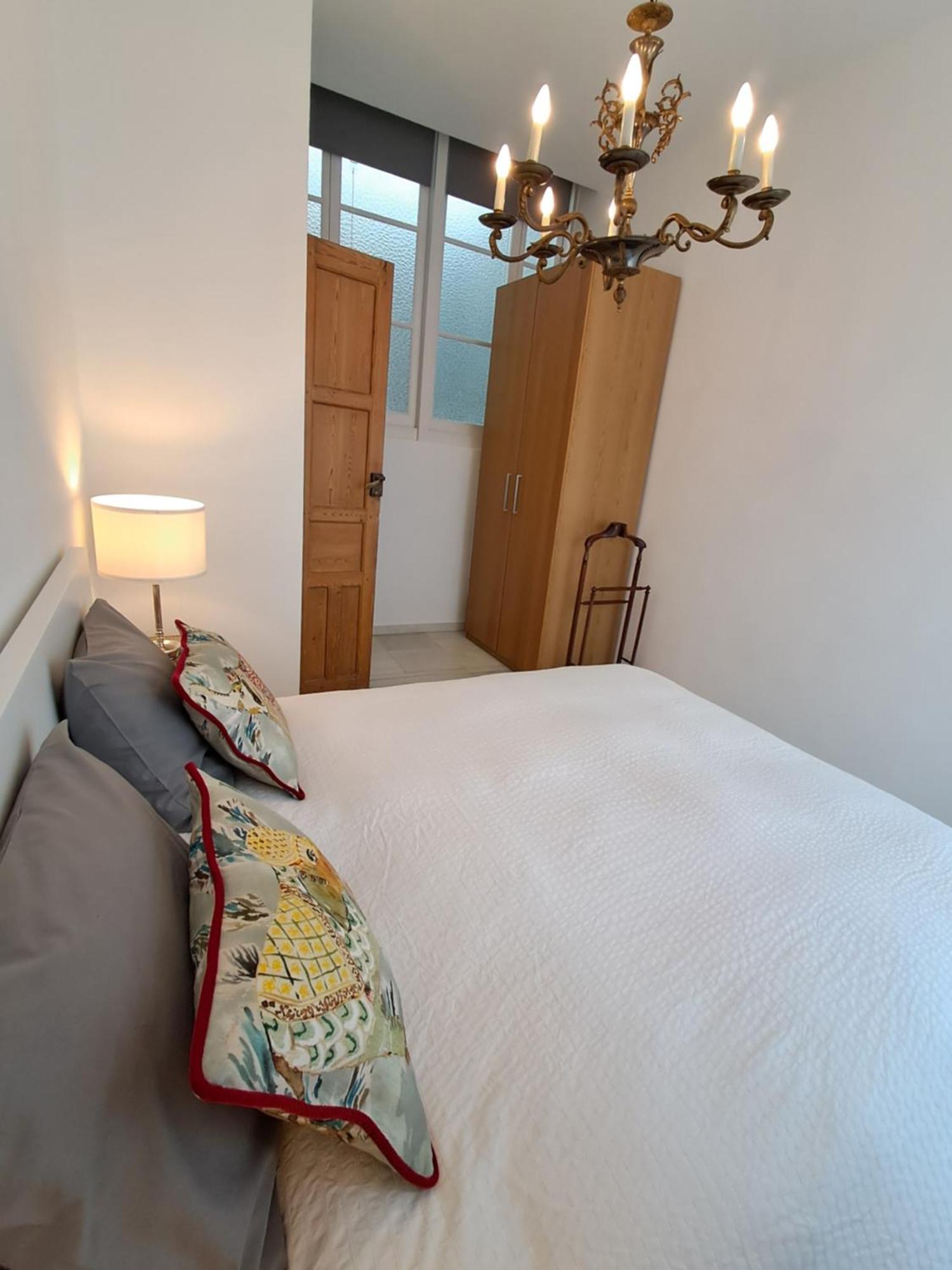 סביליה Apartamentos Almirante Hoyos מראה חיצוני תמונה