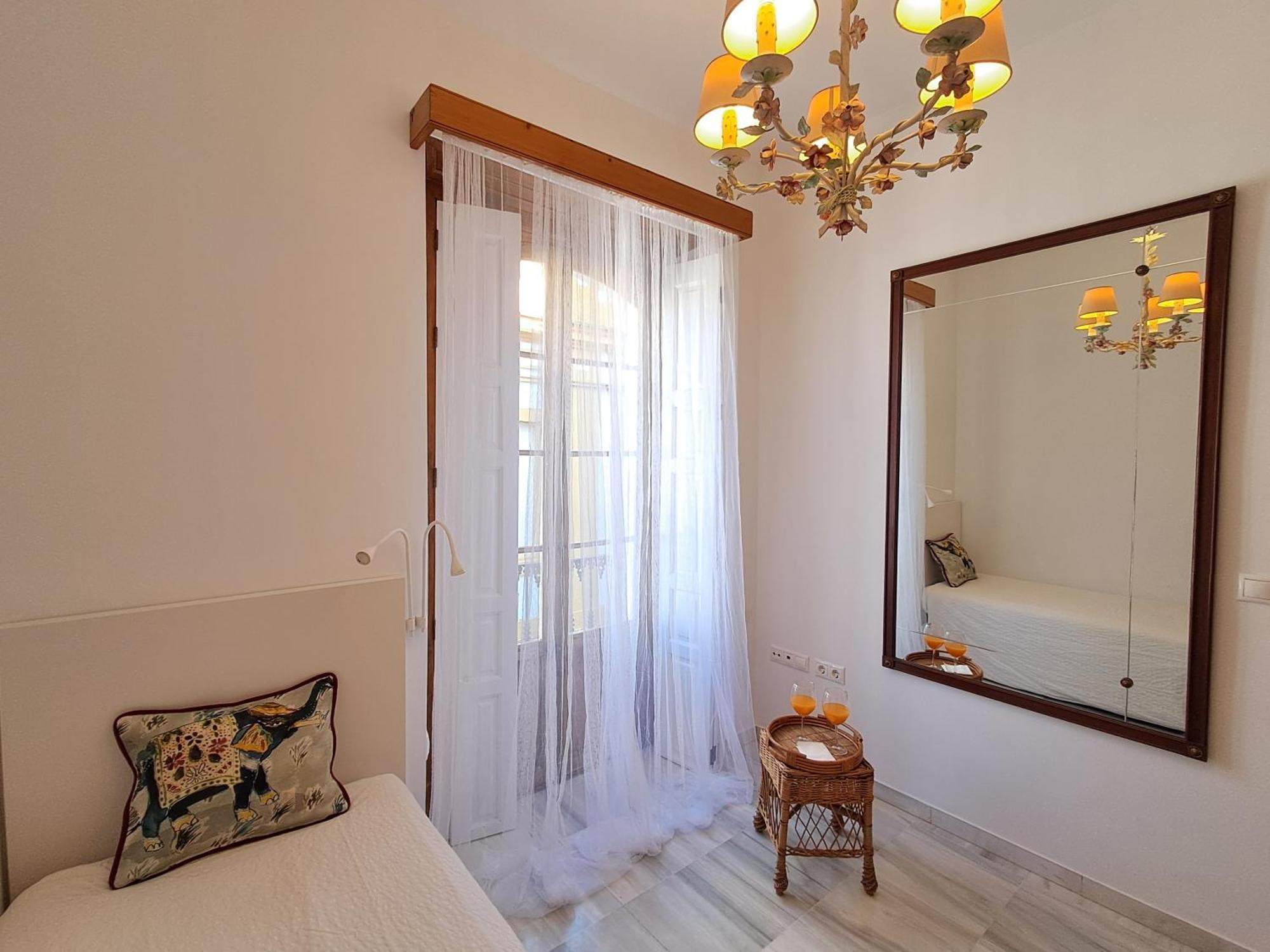 סביליה Apartamentos Almirante Hoyos מראה חיצוני תמונה