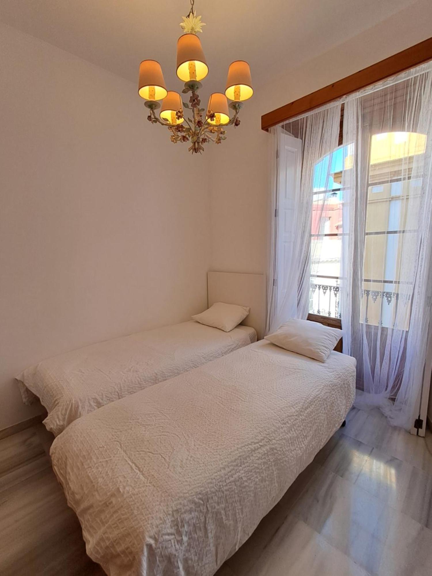 סביליה Apartamentos Almirante Hoyos מראה חיצוני תמונה